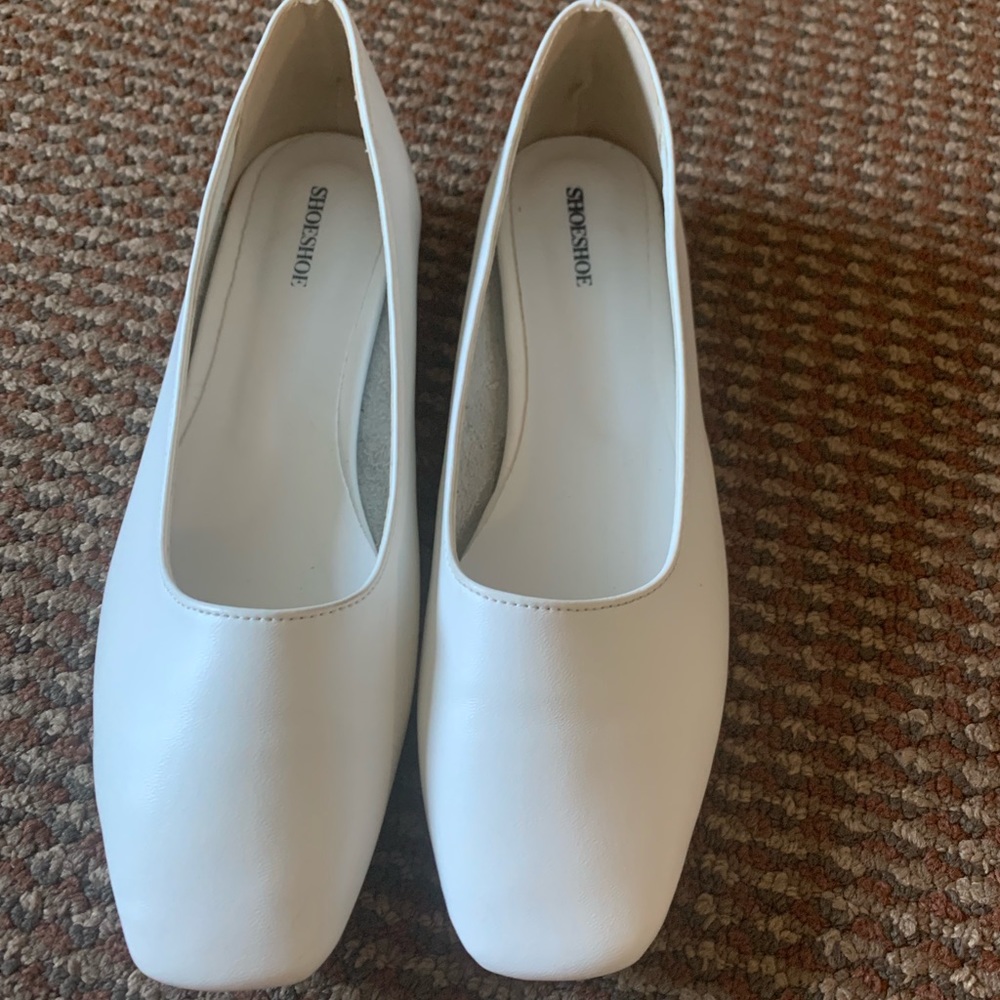 White flats - Picture 5 of 7